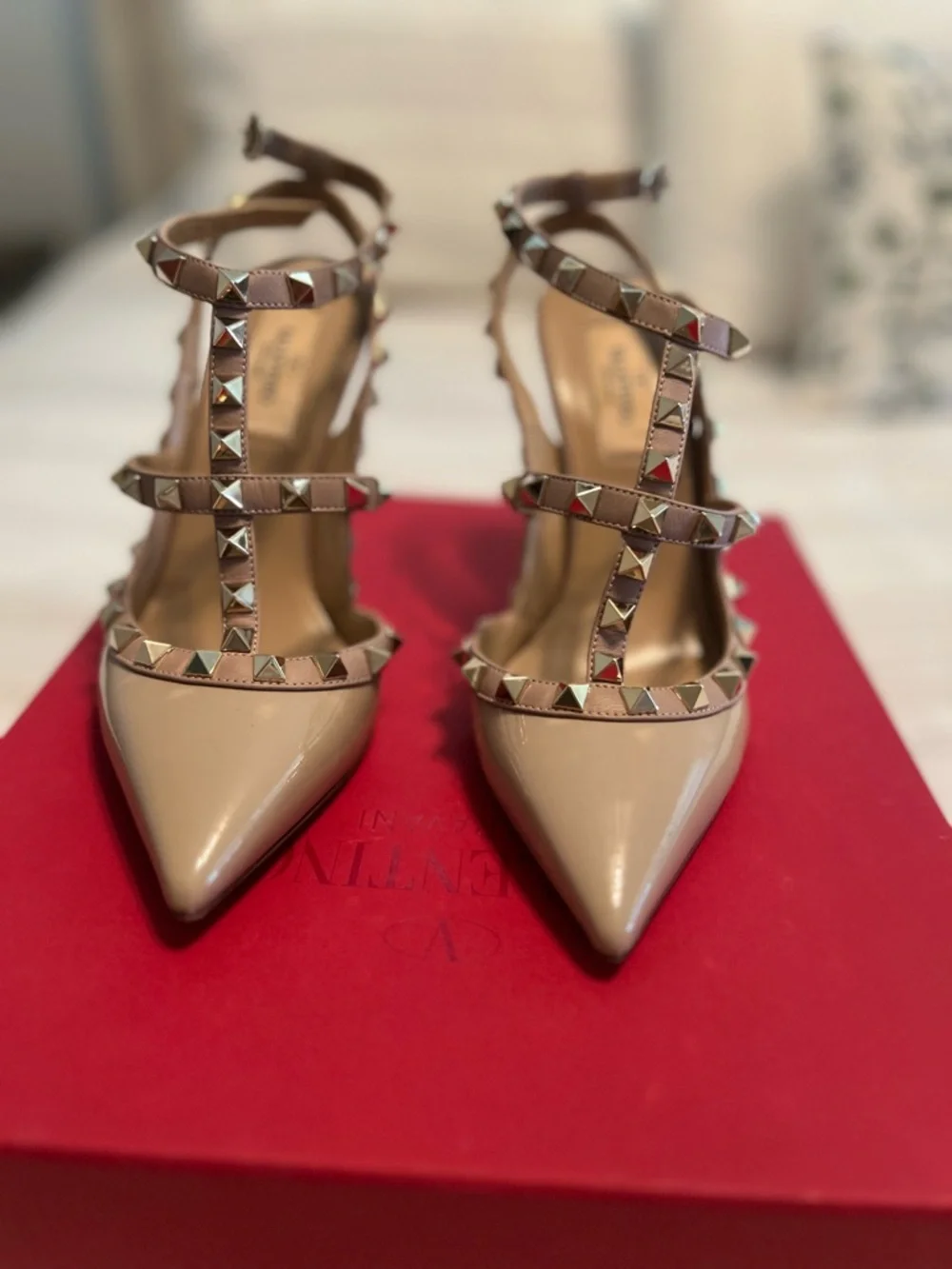 Valentino - Picture 2 of 5